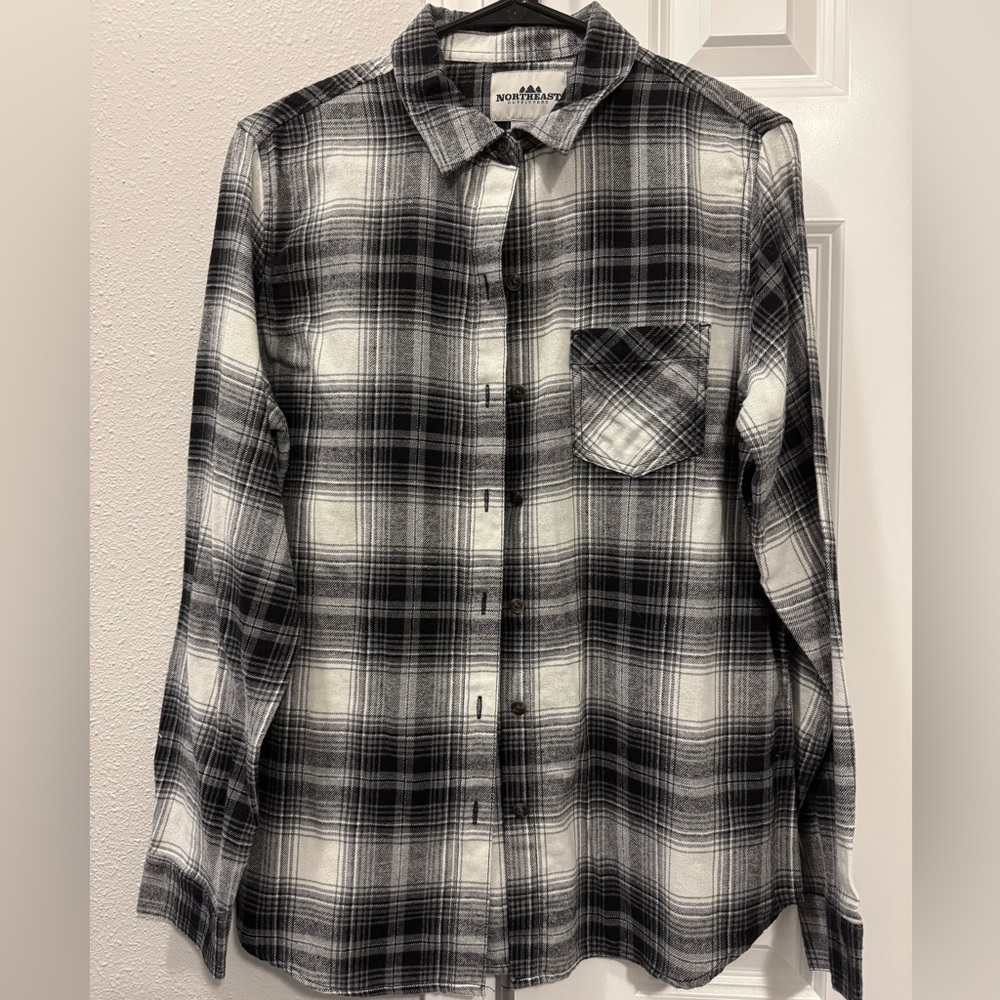 Women’s Black and White Plaid Shirt